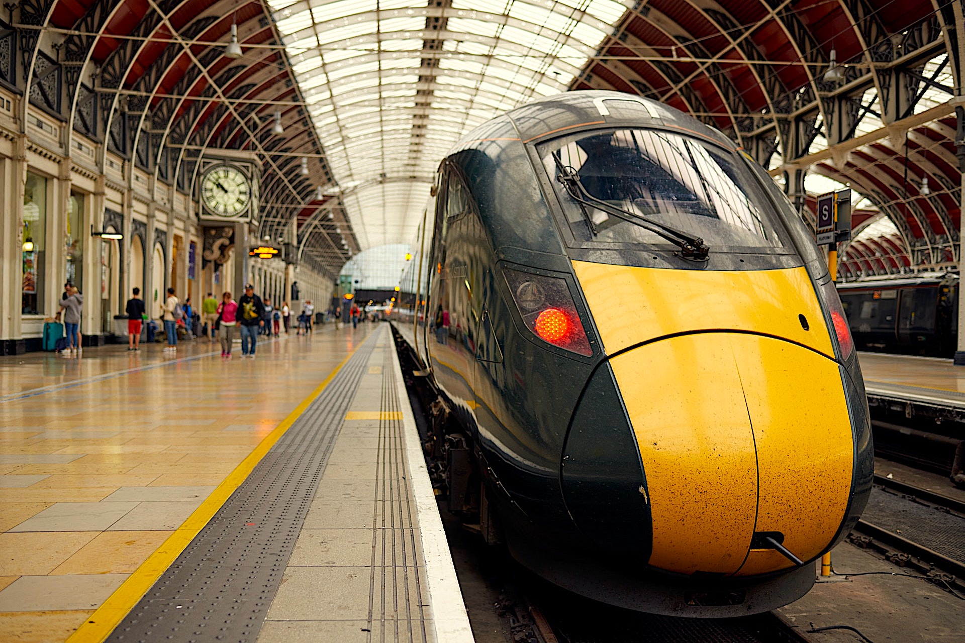 train_yellow